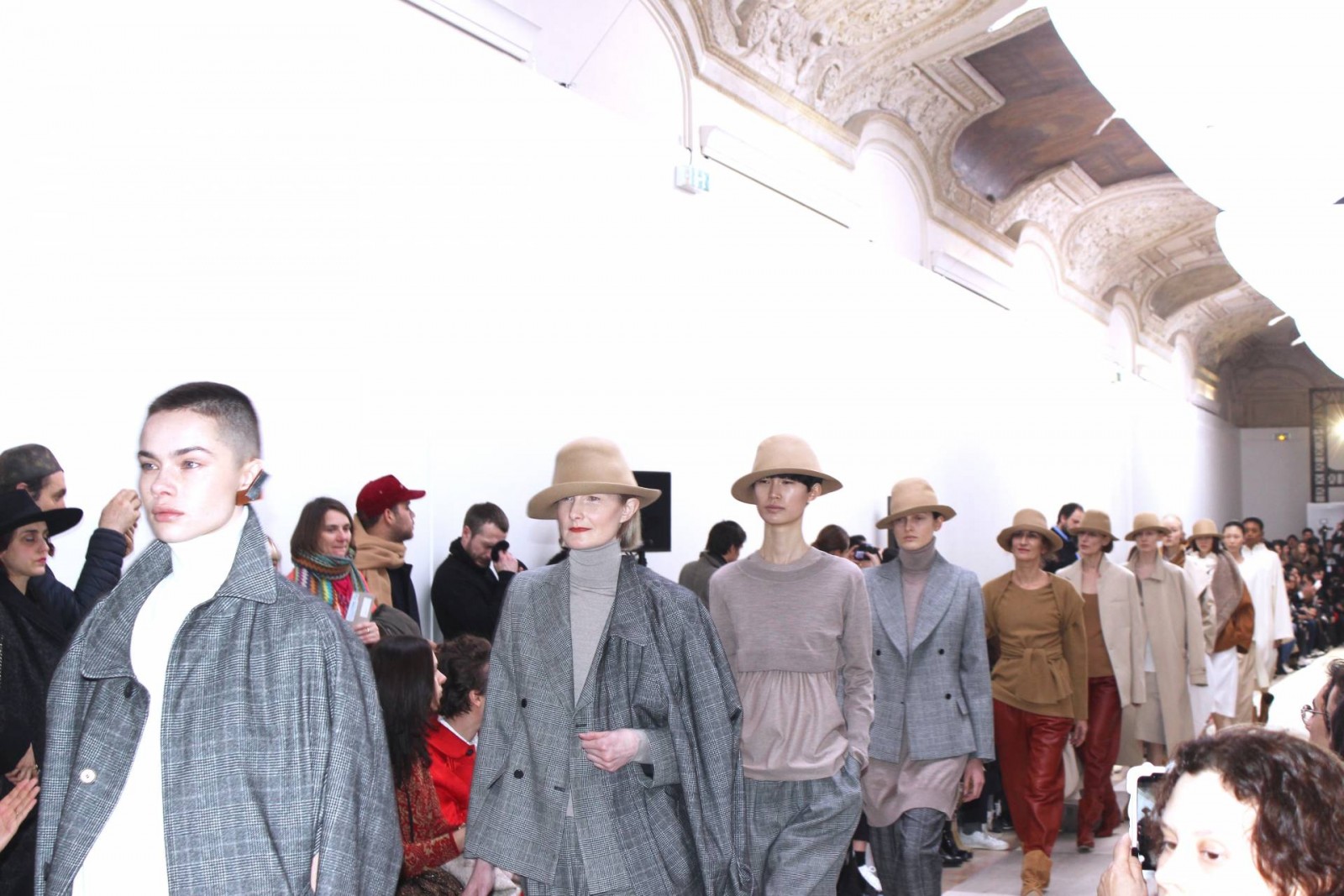 BACKSTAGE DEFILE AVEC L’OREAL PROFESSIONNEL NEHERA PFW