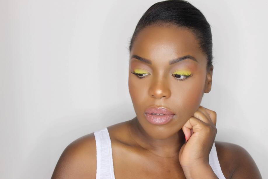 SUMMER MAKEUP YELLOW EYESHADOW