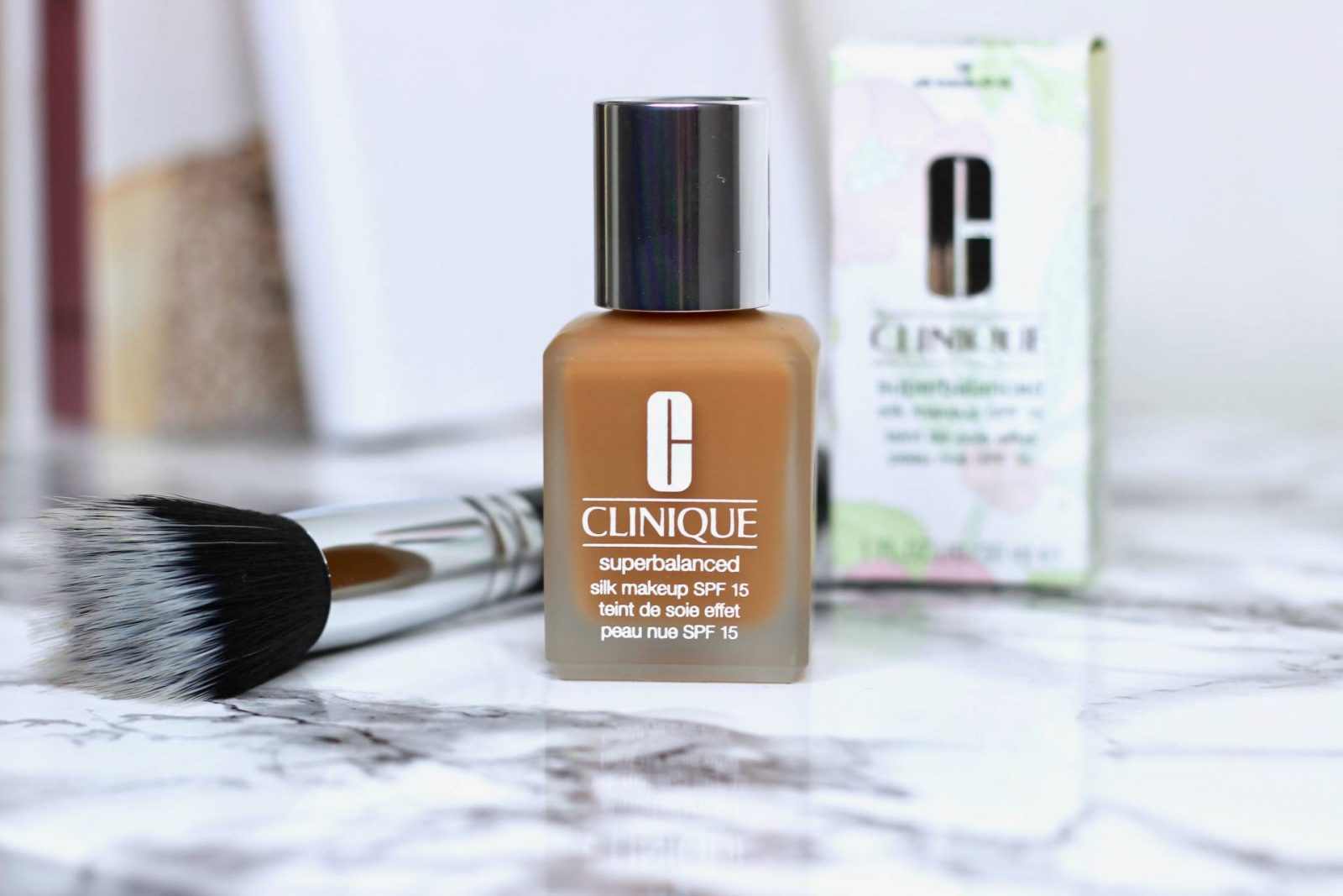 CLINIQUE SUPERBALANCED SILK MAKEUP (NOUVEAU)