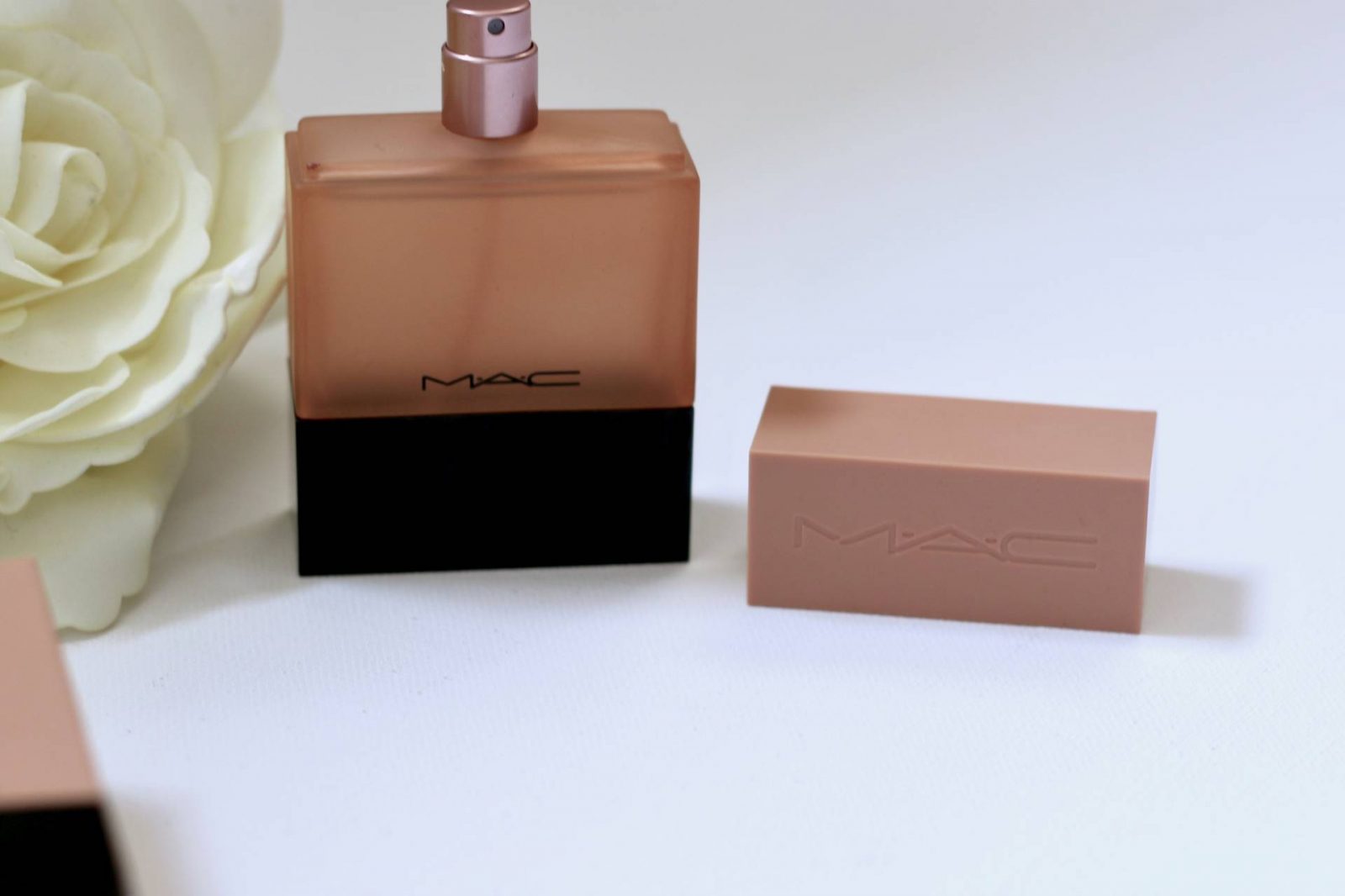 MAC SHADESCENTS CRÈME D’ NUDE
